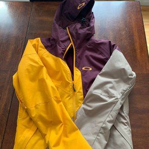 Oakley Snowboarding Jacket-Mens Size Small- Fit-Regular